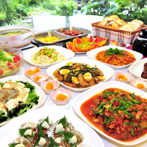 Breakfast is a Japanese and Western buffet