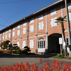 斜めから見た東繭倉庫 ◎当館から車で約1時間15分の「世界遺産 富岡製糸場」