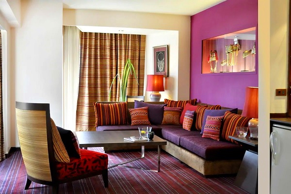 テーマスイートシービュー　タイヒルトライブ調　リビングルーム