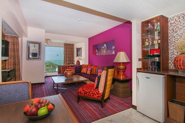 テーマスイートシービュー　タイヒルトライブ調　リビングルーム