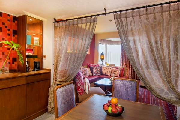 テーマスイートシービュー　モロッコ調　リビングルーム