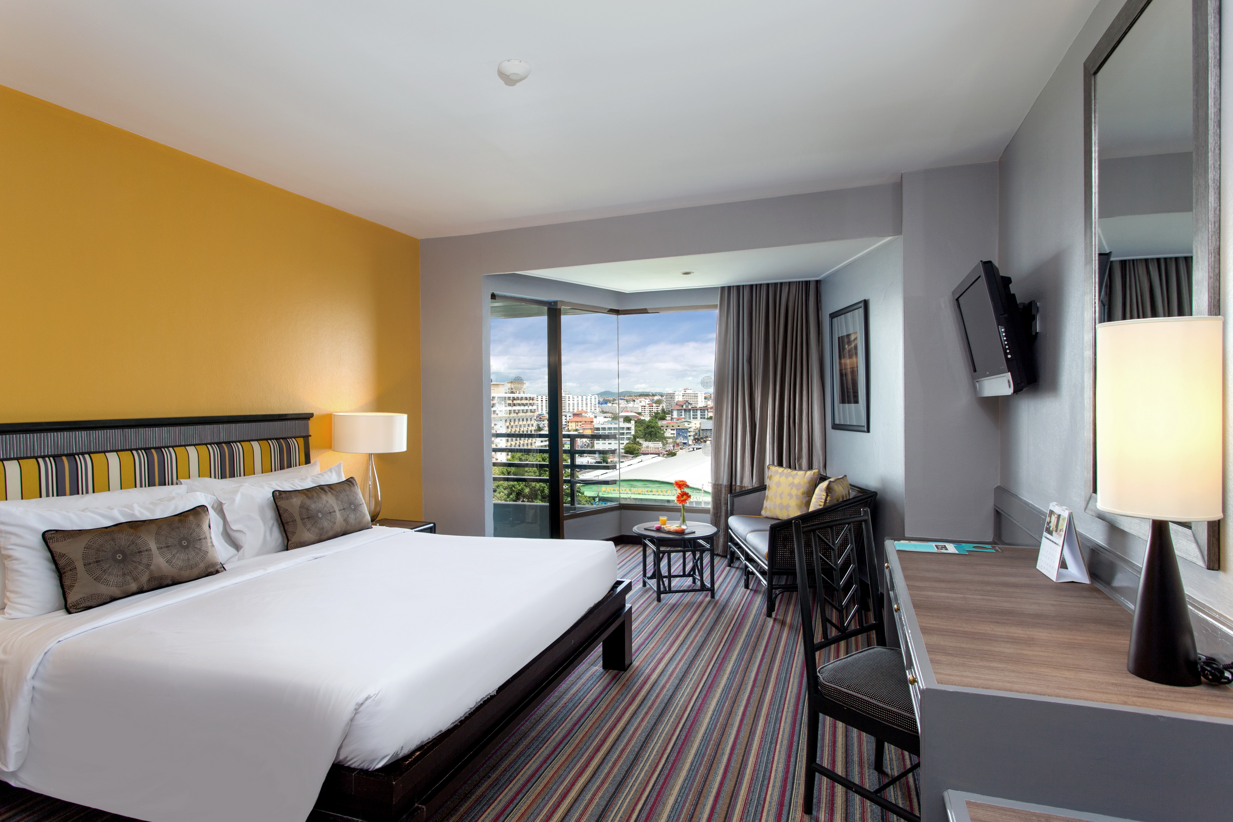 デラックスシティビュー　キングベッド1台