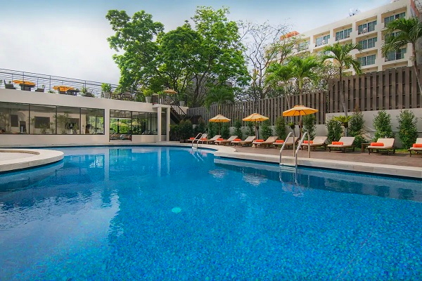 ザ・タワー プール