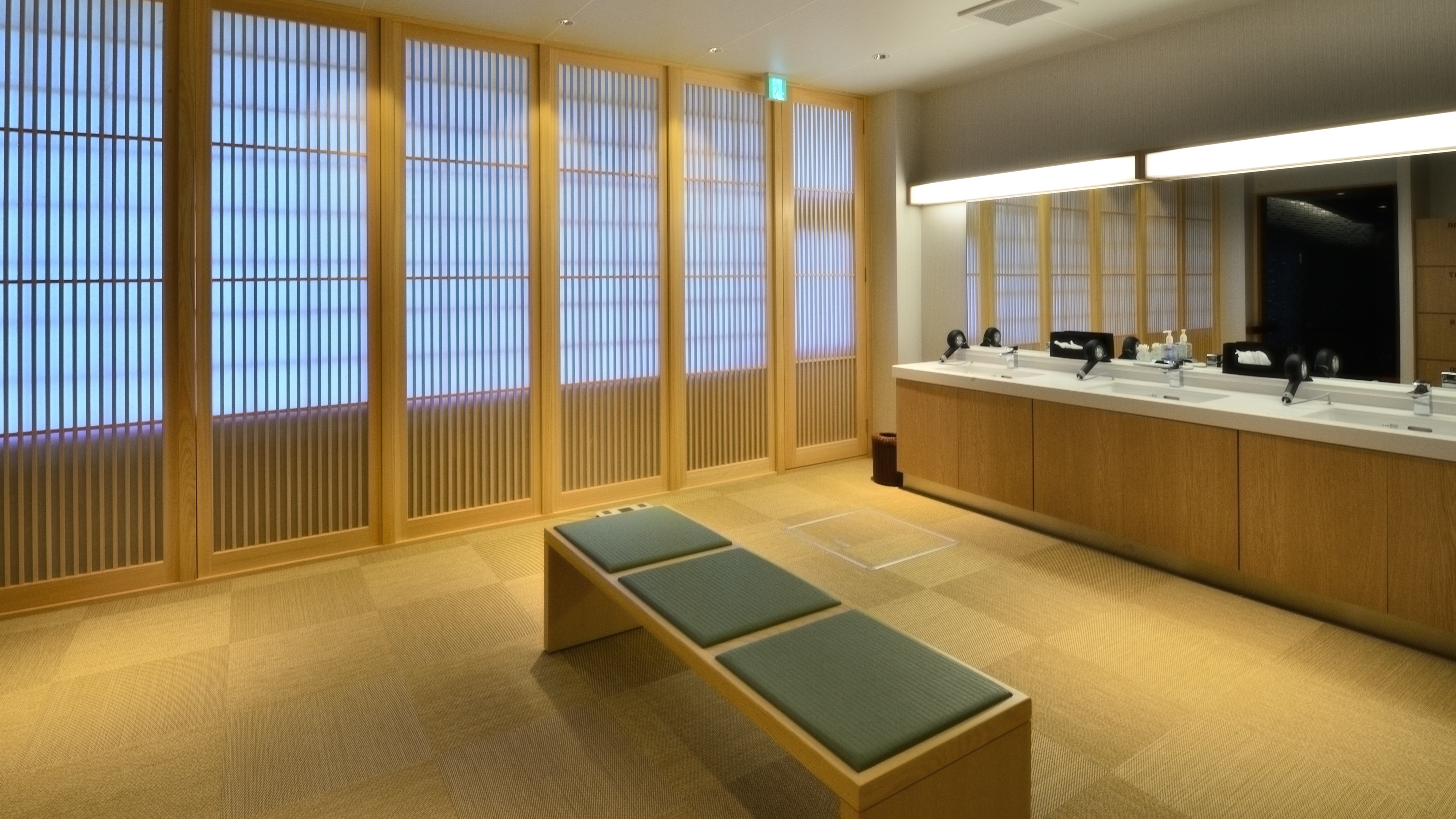 ■展望風呂 雲遊天空の湯■脱衣室