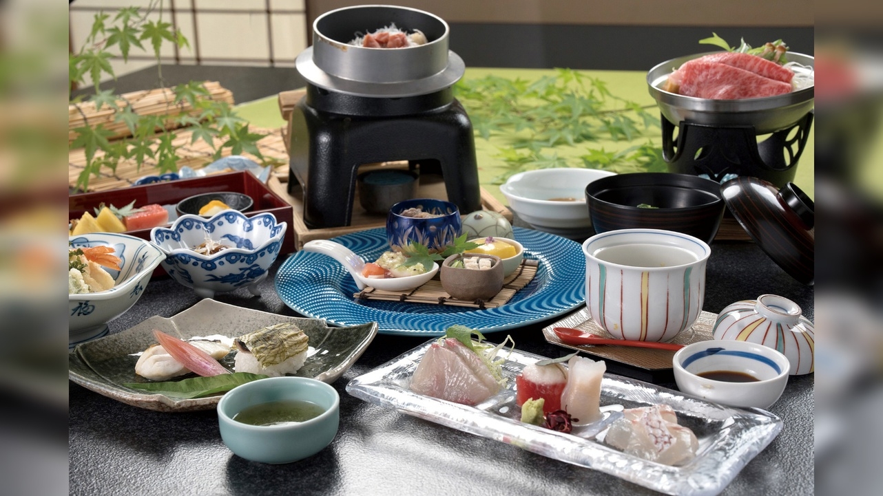 【お部屋食】【平日限定】温泉と美食のご褒美女子旅「特別会席」プラン｜6大特典付き！