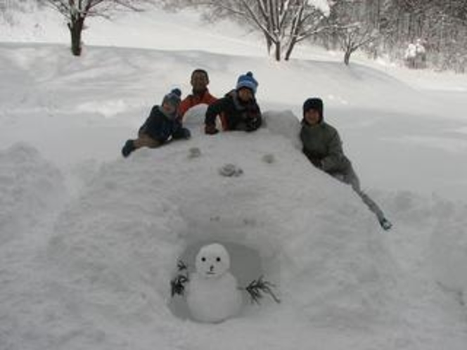 家族で雪だるま