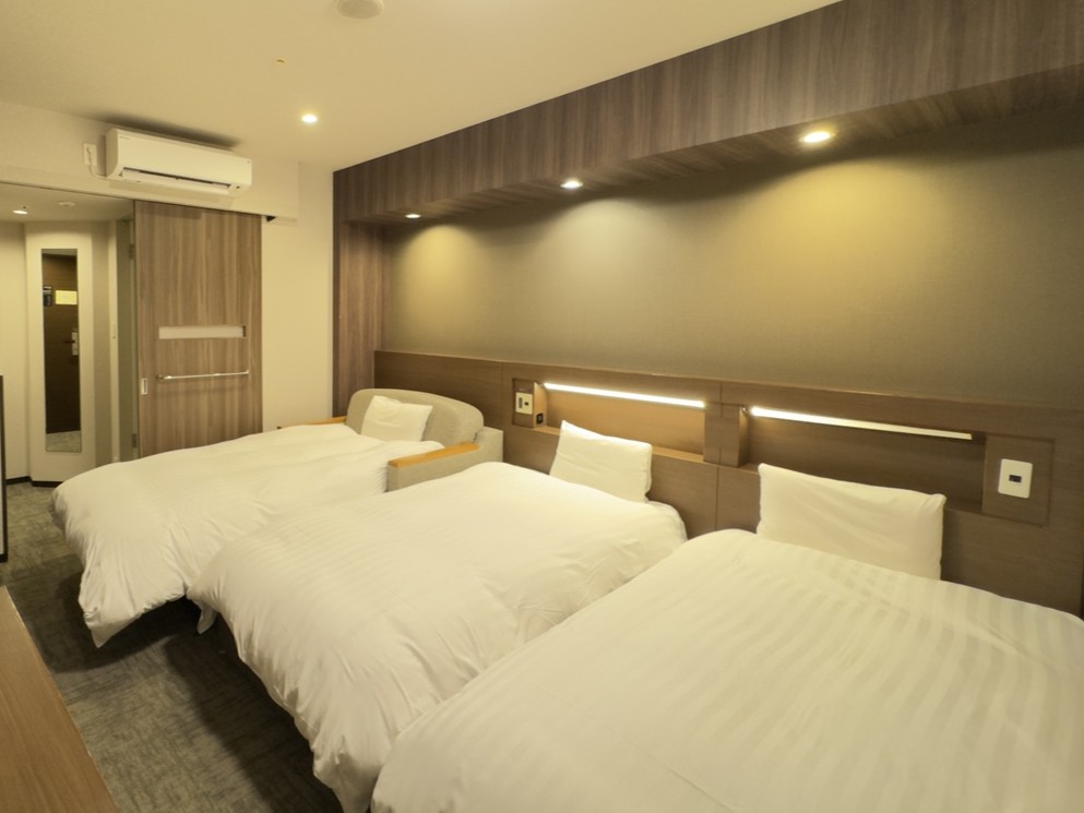 コーナーツインルーム　＊ソファベッド組み立て