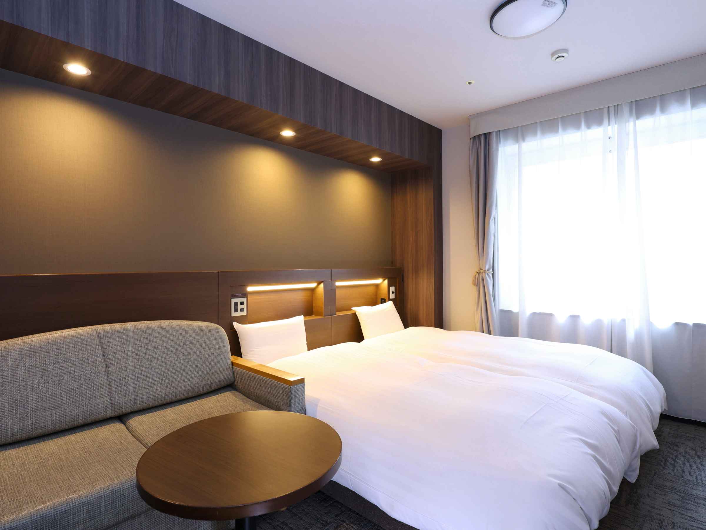 コーナーツインルーム　＊ソファベッド組み立てなし