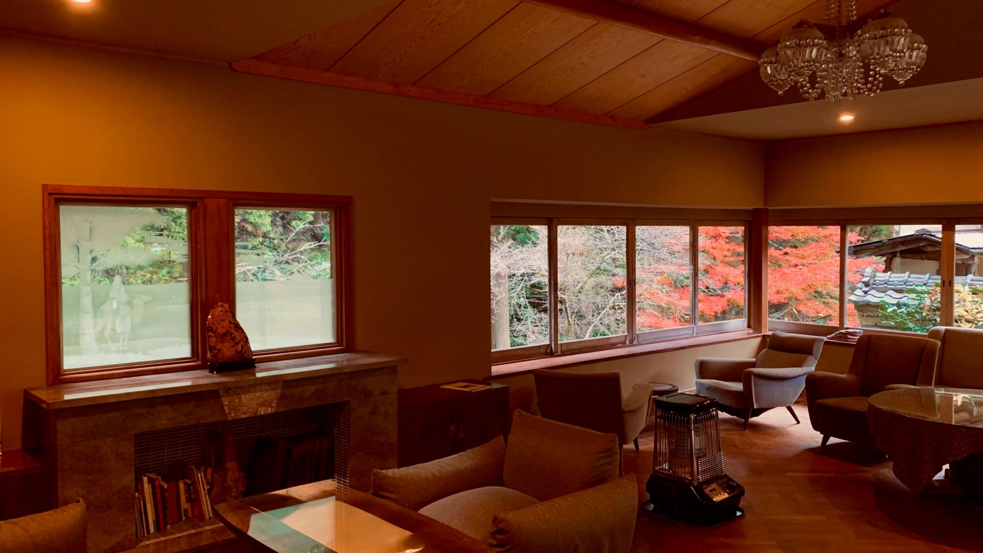 彩り映える秋の庭園美