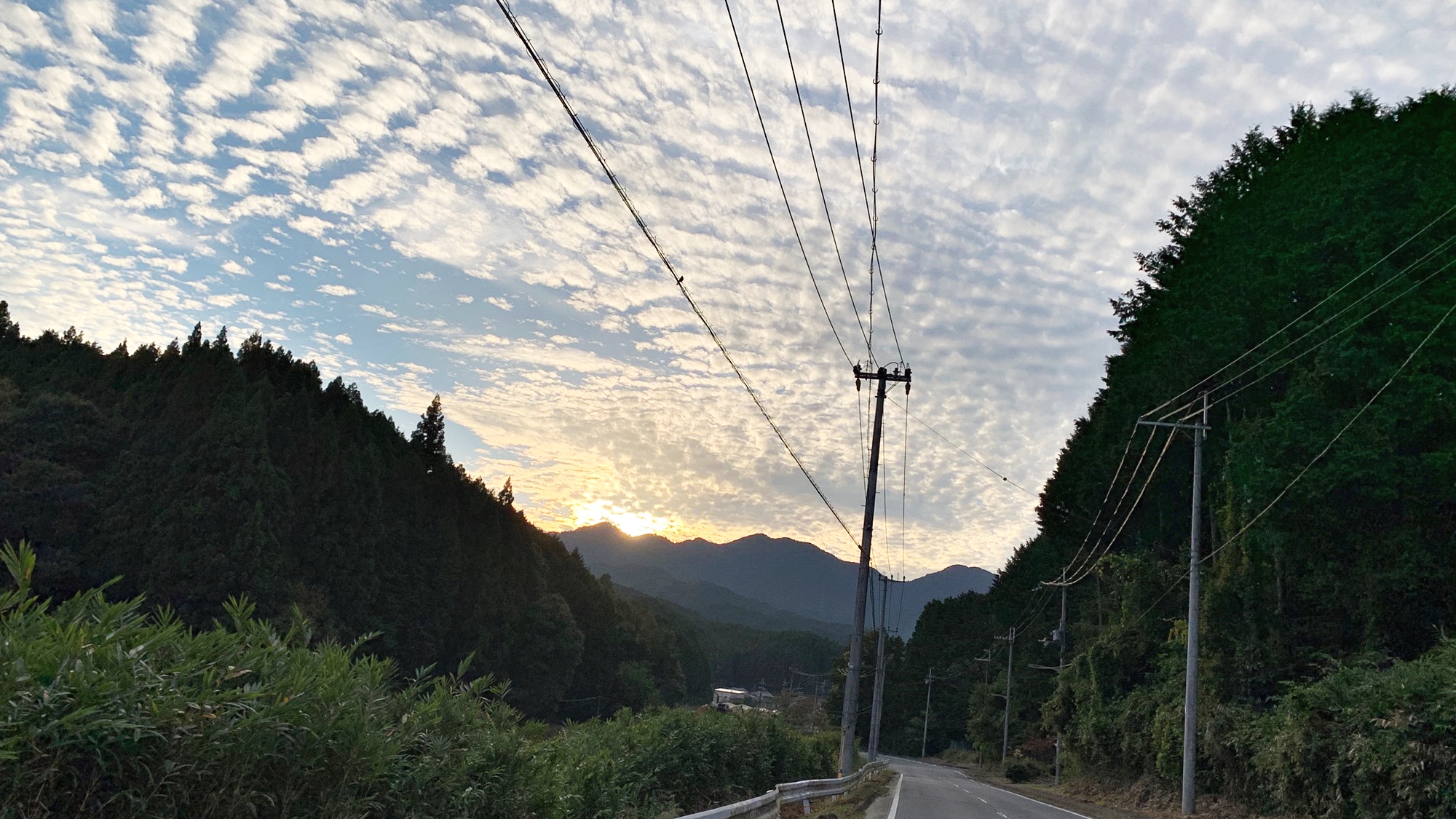 *【周辺観光】宇陀川のウロコ雲