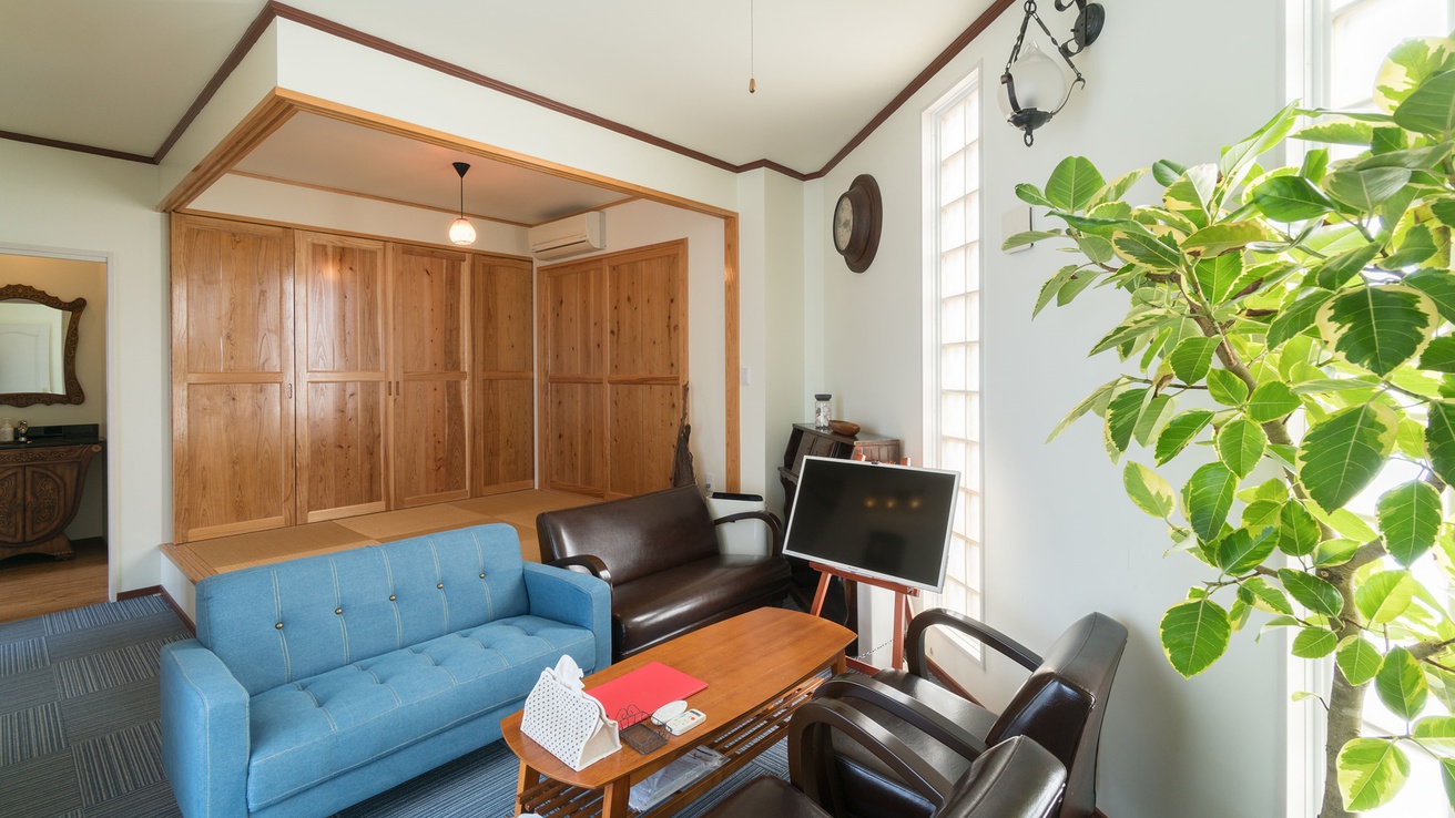 *【部屋/マルセイユ】琉球畳を併設したリビングルーム。