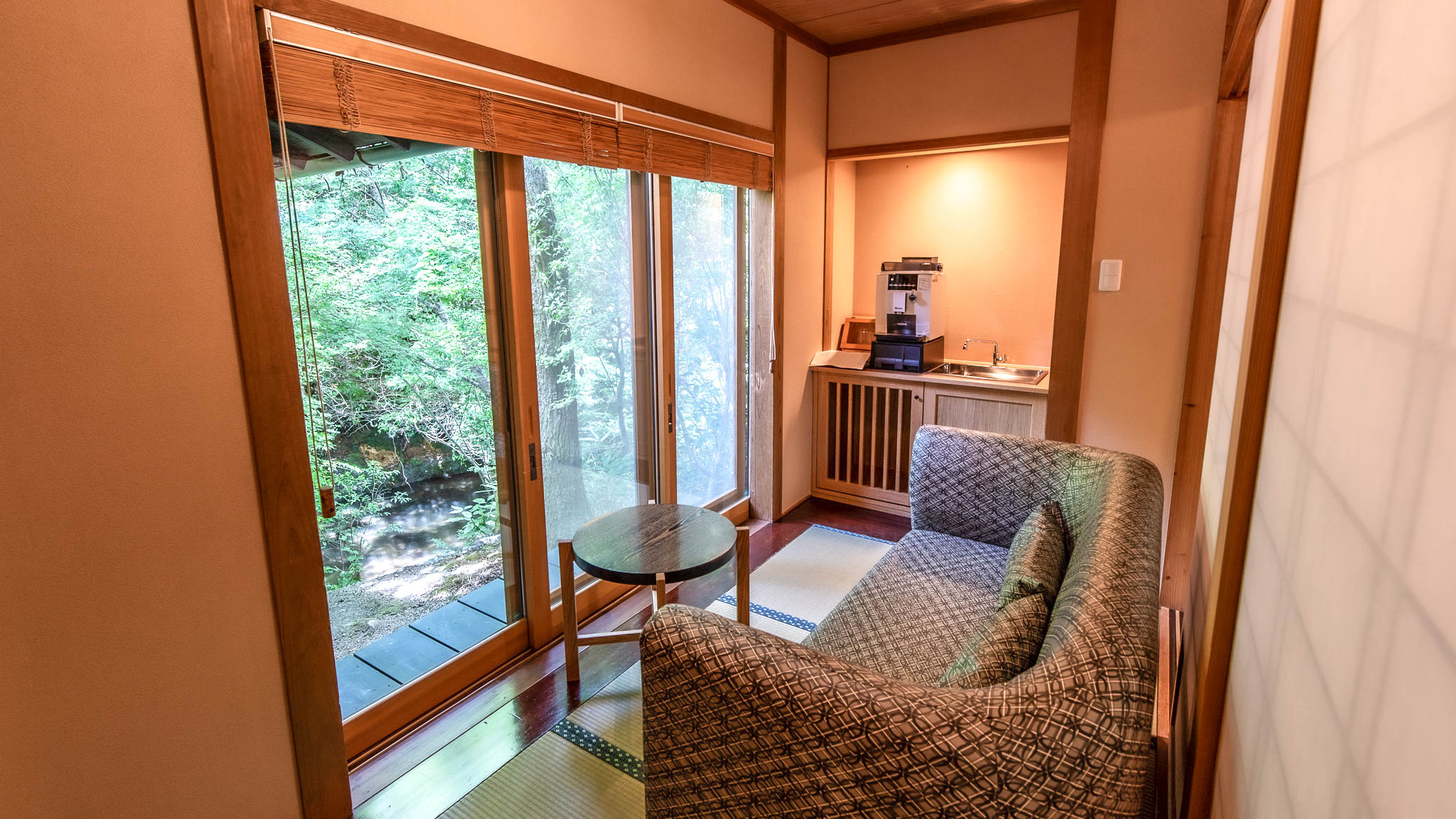 花水｜風呂付き・８畳＋ベッドルーム（ツインベッド）