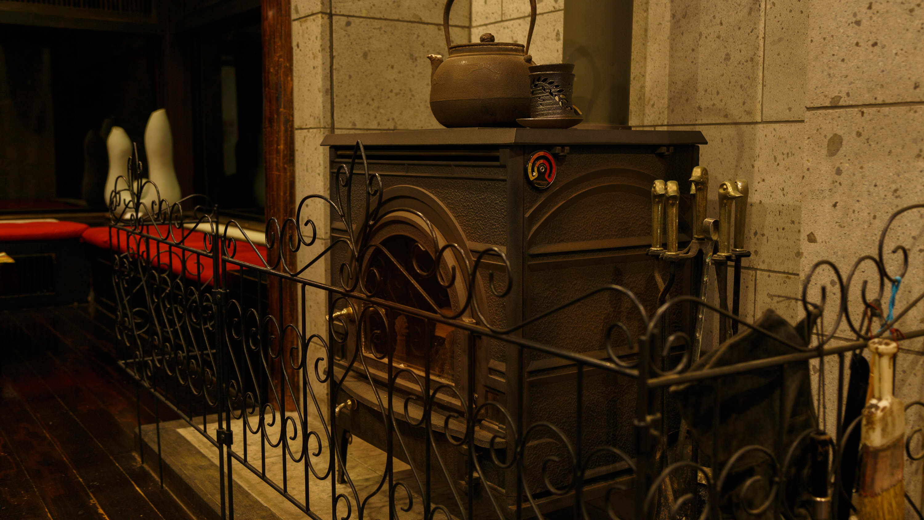 火の音が心地よい、冬の薪ストーブ