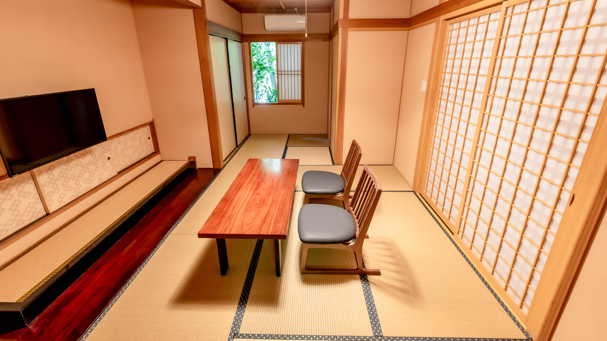 花水｜風呂付き・８畳＋ベッドルーム（ツインベッド）