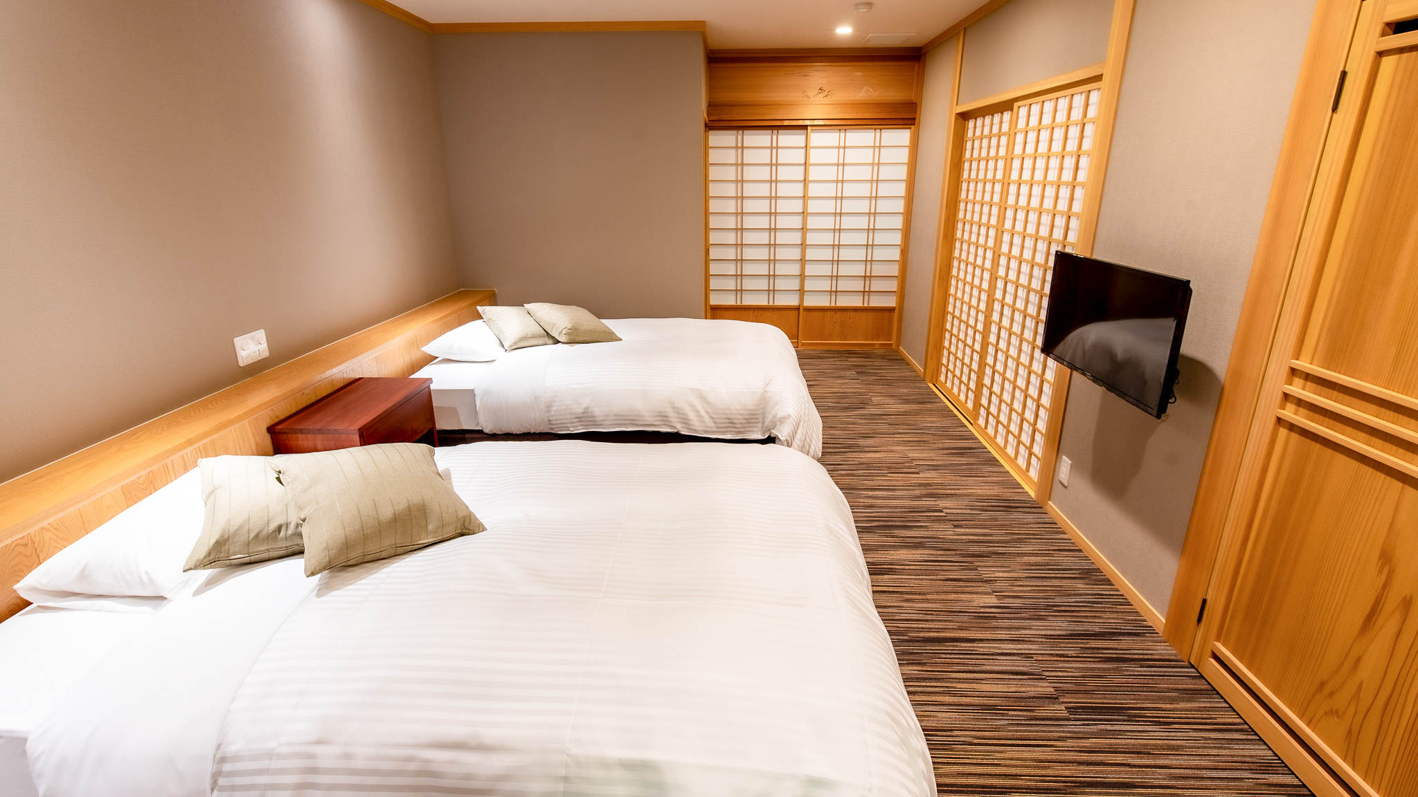 花水｜風呂付き・８畳＋ベッドルーム（ツインベッド）