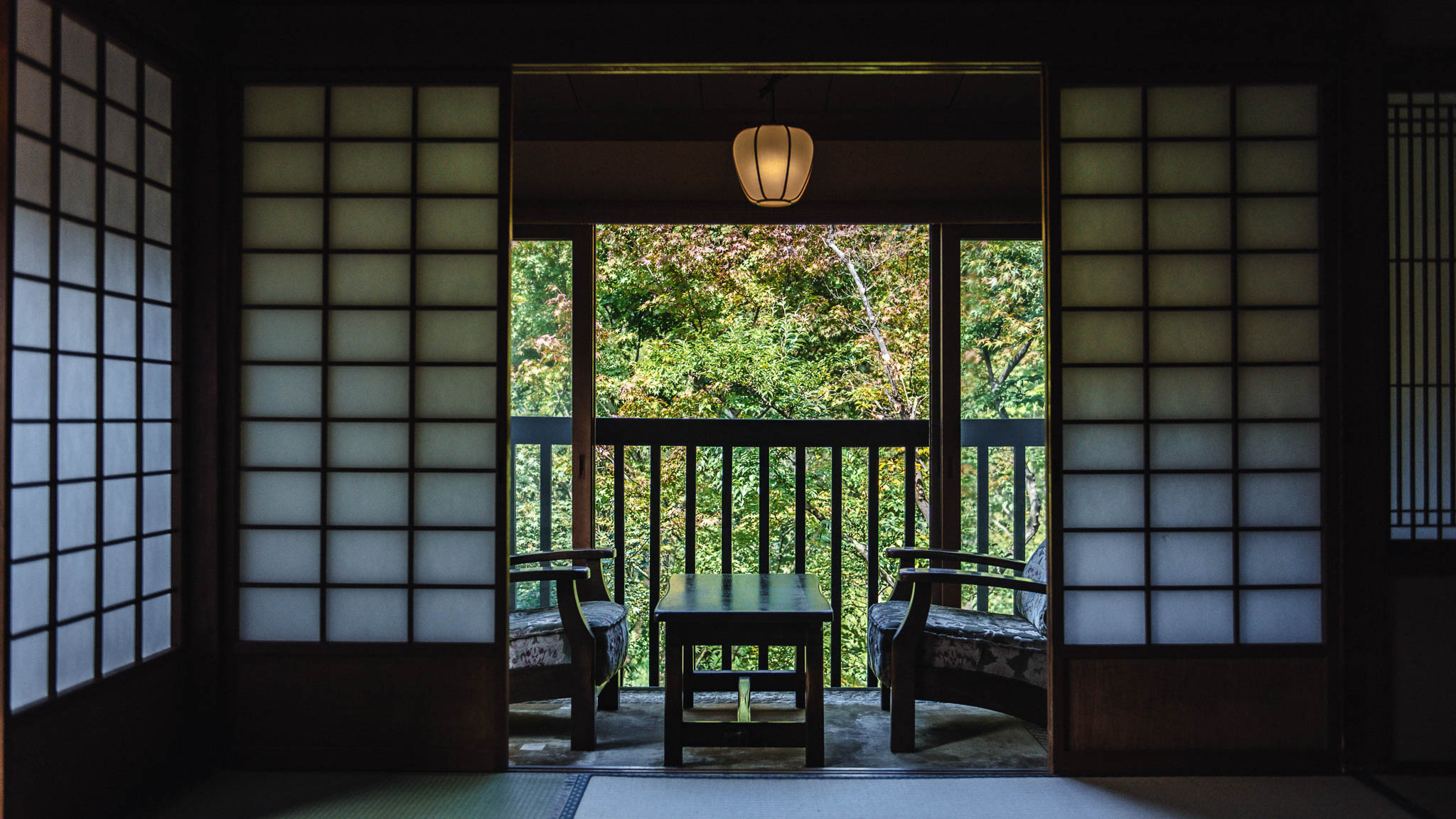 緑を眺めながら過ごす、客室の時間