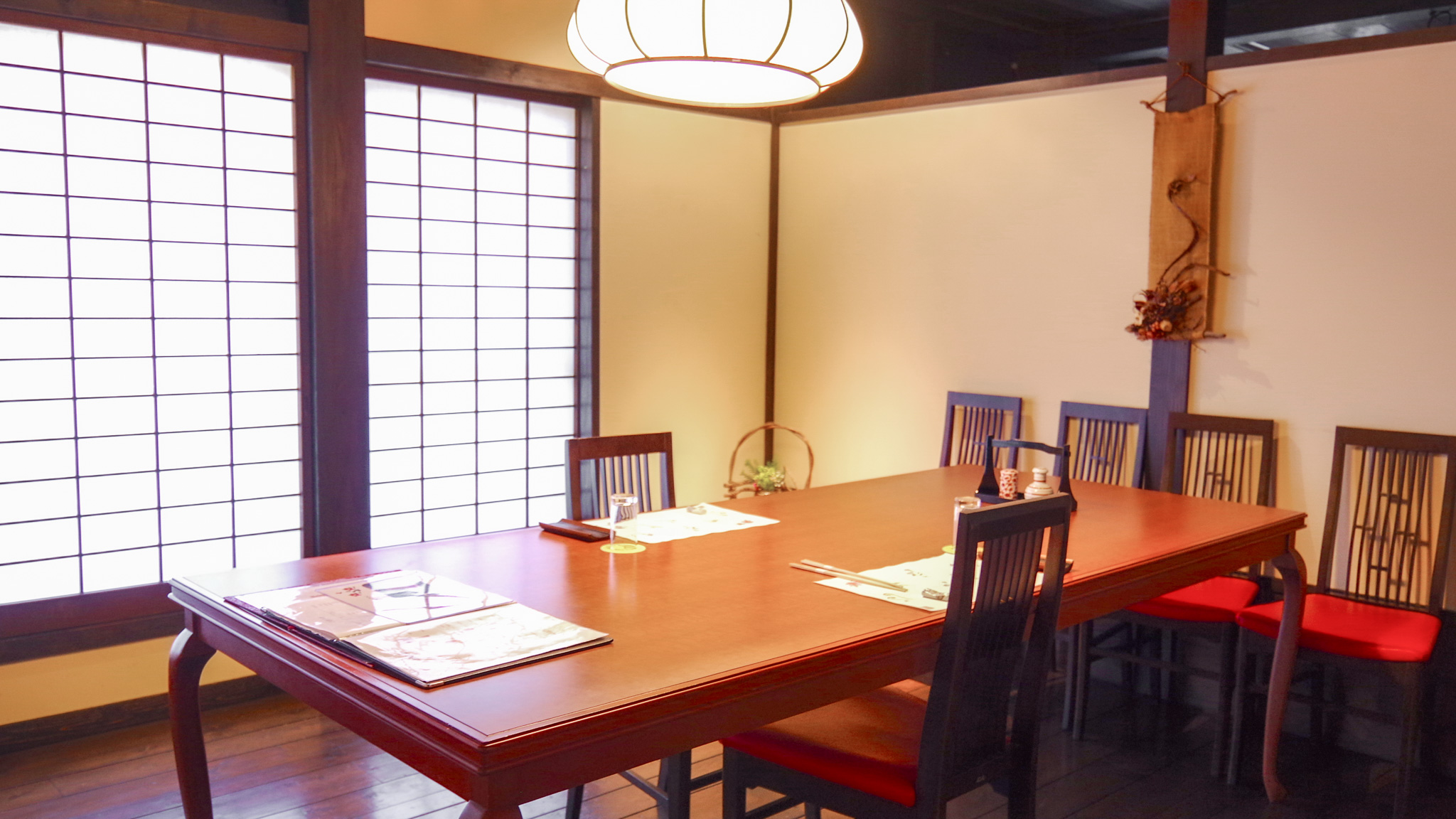 お食事処｜花片片（はなへんぺん）