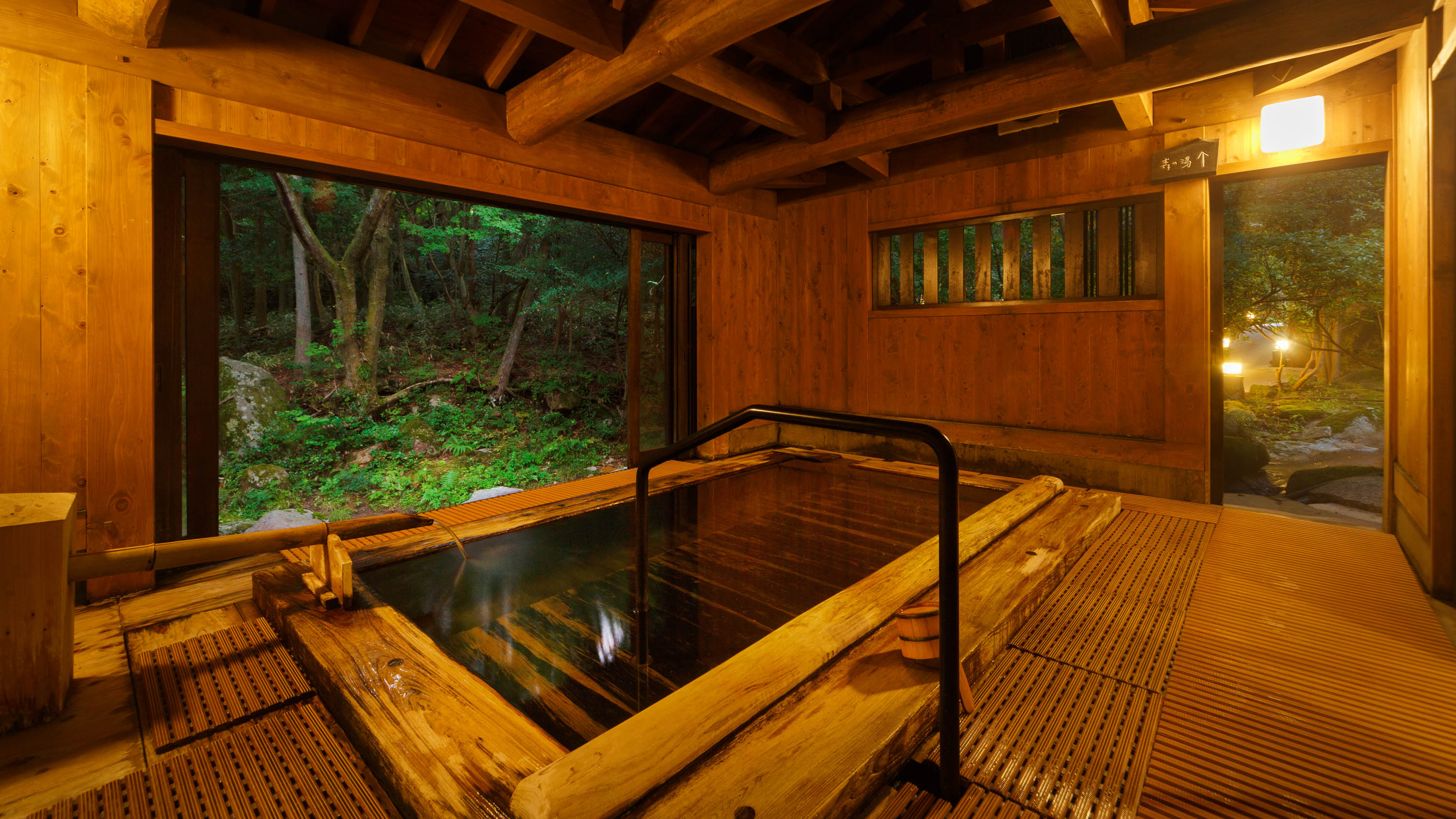 風人の湯・ヒノキ（女性専用内風呂）