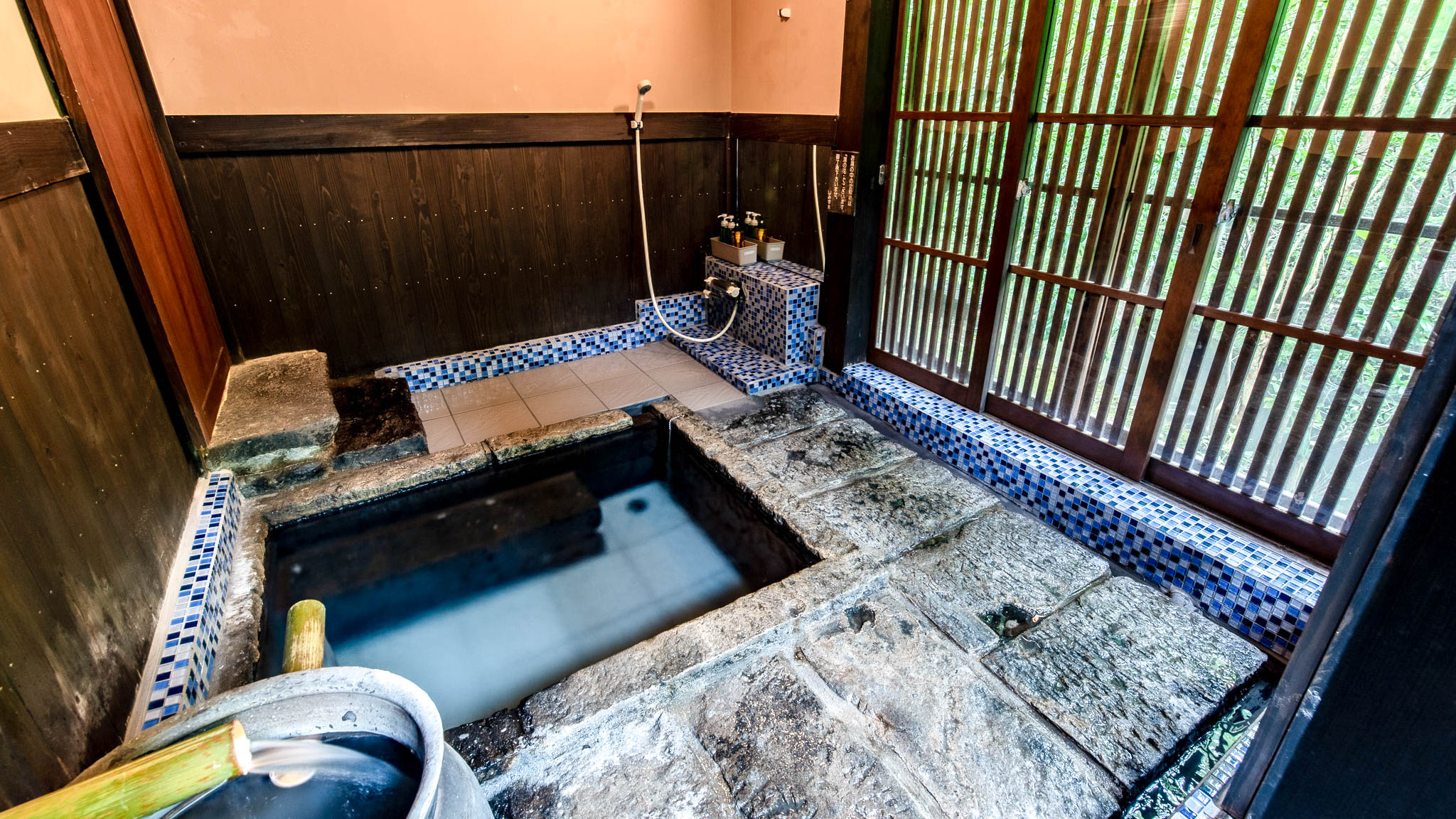 花水｜風呂付き・８畳＋ベッドルーム（ツインベッド）