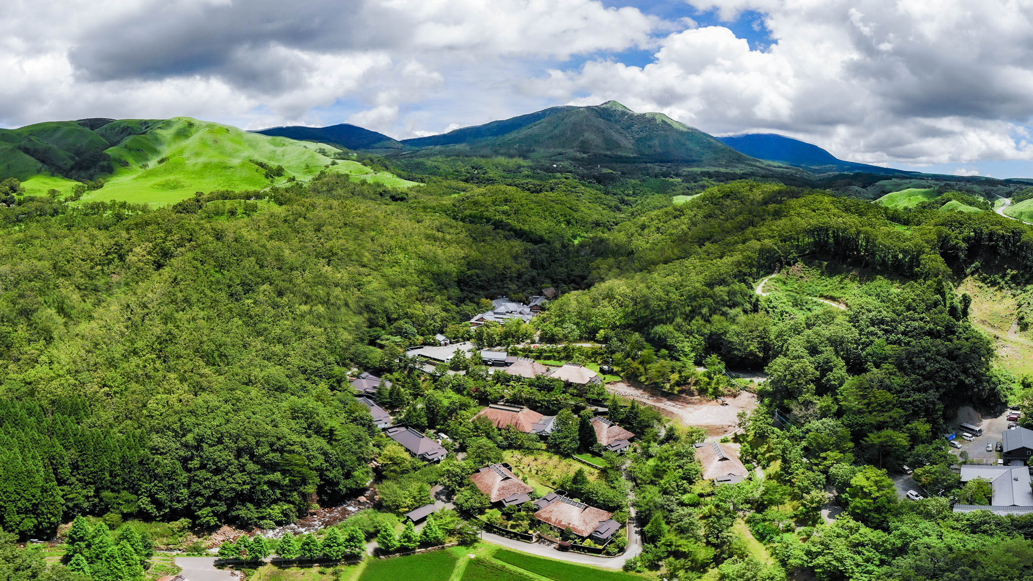 山あいの自然に抱かれた、山みず木