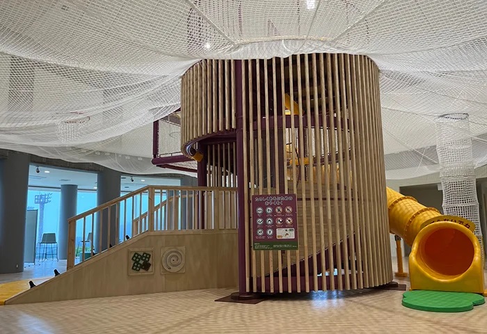 小坂田公園　室内アスレチック