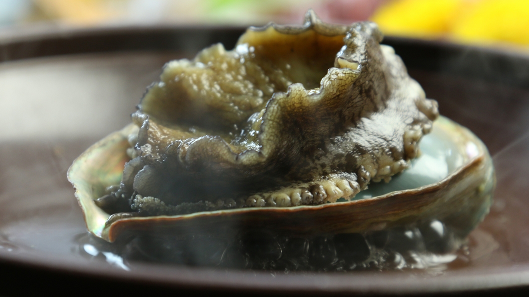 【アワビ+金目鯛煮付+舟盛】磯の香豊かなアワビの踊り焼きが嬉しい欲張りプラン