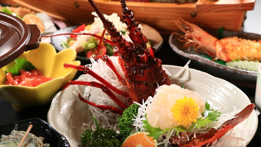 【夕食】伊勢海老のお造り◆伊豆の海の幸で一番贅沢な食材を一番贅沢な食べ方