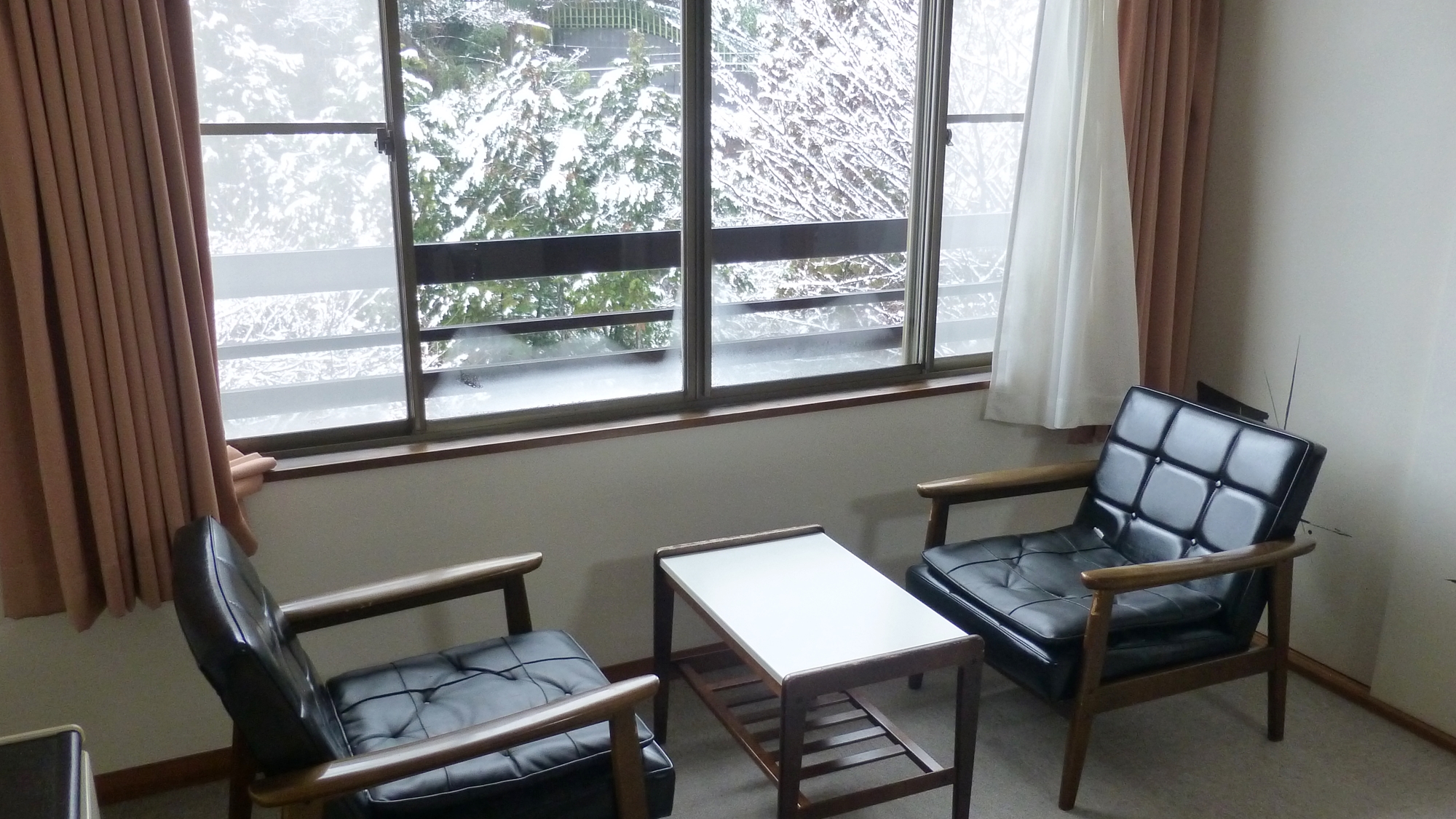 *【お部屋一例】窓からの景色は四季折々の変化を楽しむことが出来ます