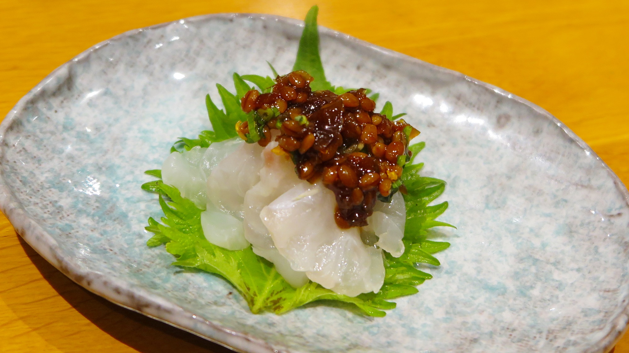 *【夕食一例】鯛のお刺身もろみ味噌がけ。素材の味を活かして創作料理をご提供します。
