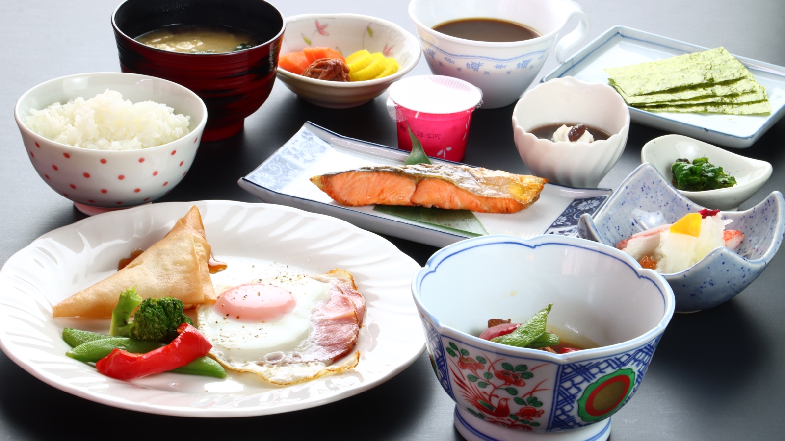 体の資本は朝食から！お客様の一日を応援する当館の和朝食です♪