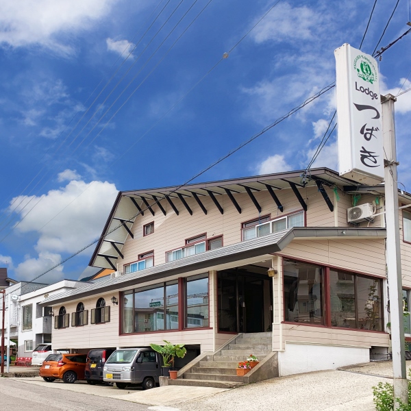 栂池パノラマウエイ乗り場のすぐ近くの宿。 栂池自然園や各種アクティビティの拠点としてご利用ください