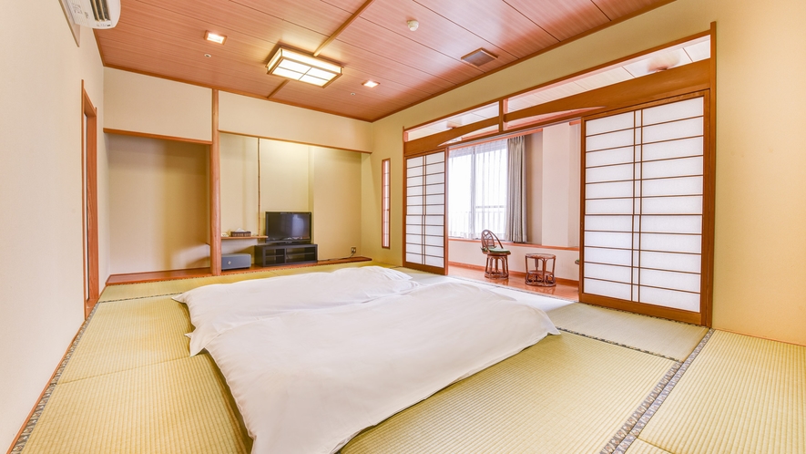 *【お部屋】広々とした和室12畳は6名様までご利用頂けます。
