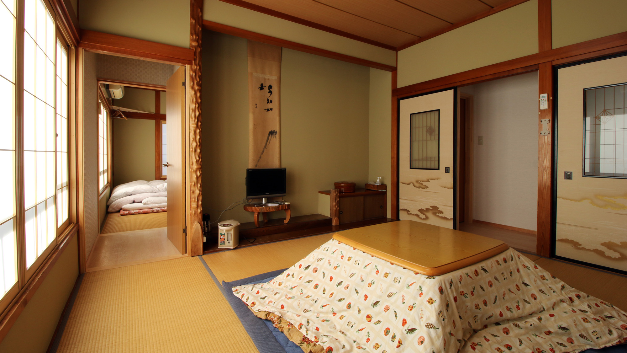 【客室一例-2間続き⑤-洗面・トイレ付】