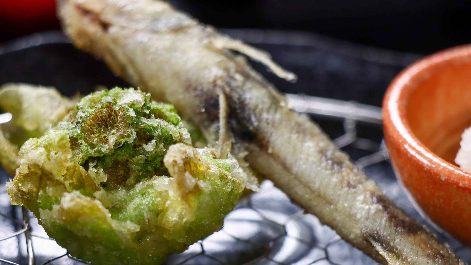 #夕食　旬の山菜やお魚の天ぷらです