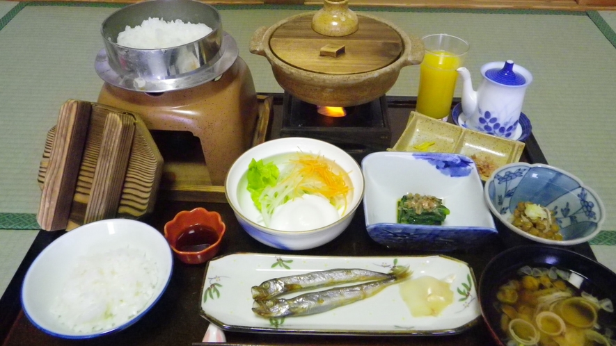 *朝食（一例）新潟の美味しいお米を炊きたてで召し上がれ！