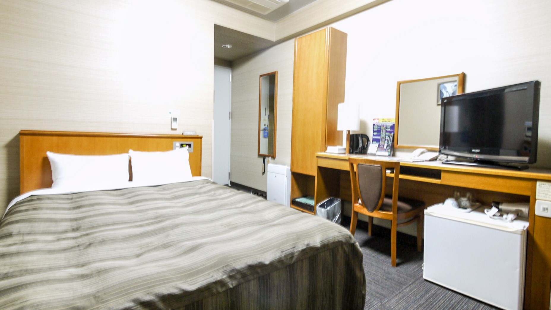 【セミダブル】140センチ幅のセミダブルベッドでリーズナブルにご宿泊いただけます