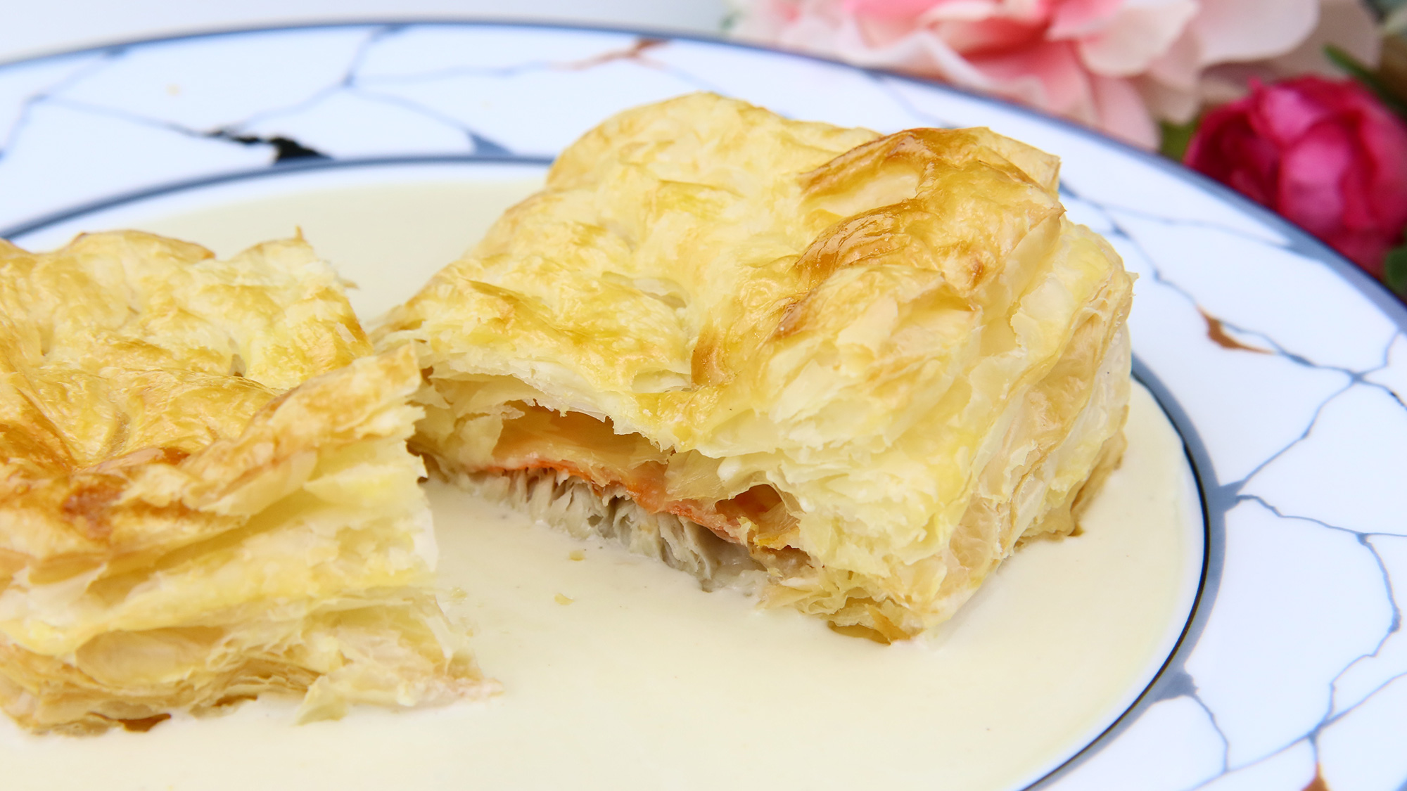 夕食◆大人気の金目鯛のパイ包みをホワイトソースにたっぷりつけてお楽しみ下さい