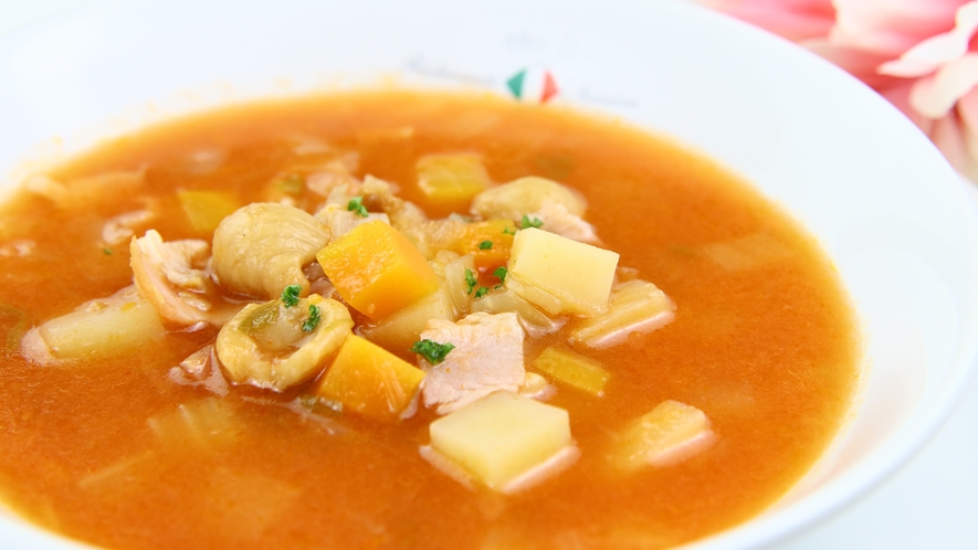 夕食◆季節の野菜をふんだんに使用したスープ