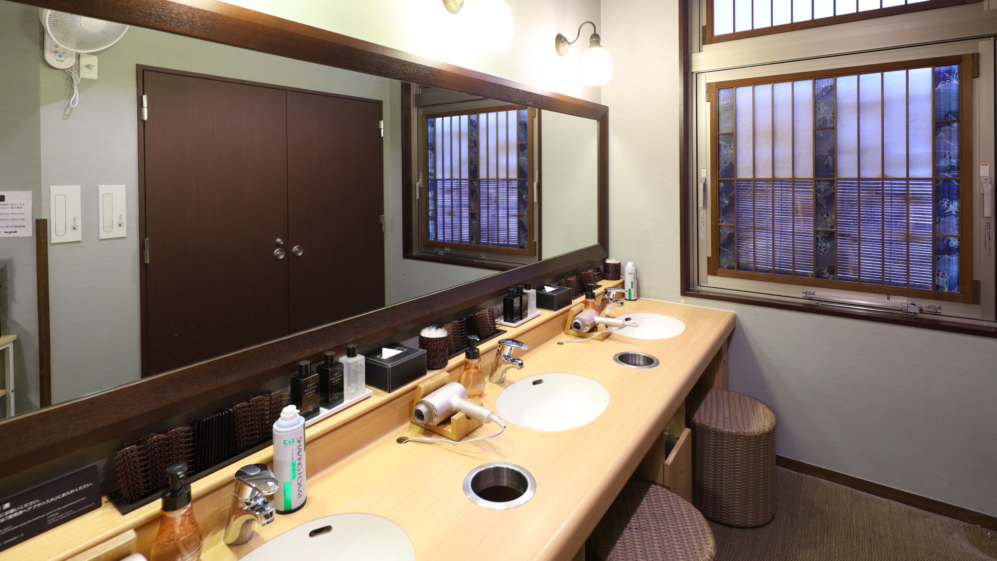 ◆【男性】脱衣所（ロッカー数：18）