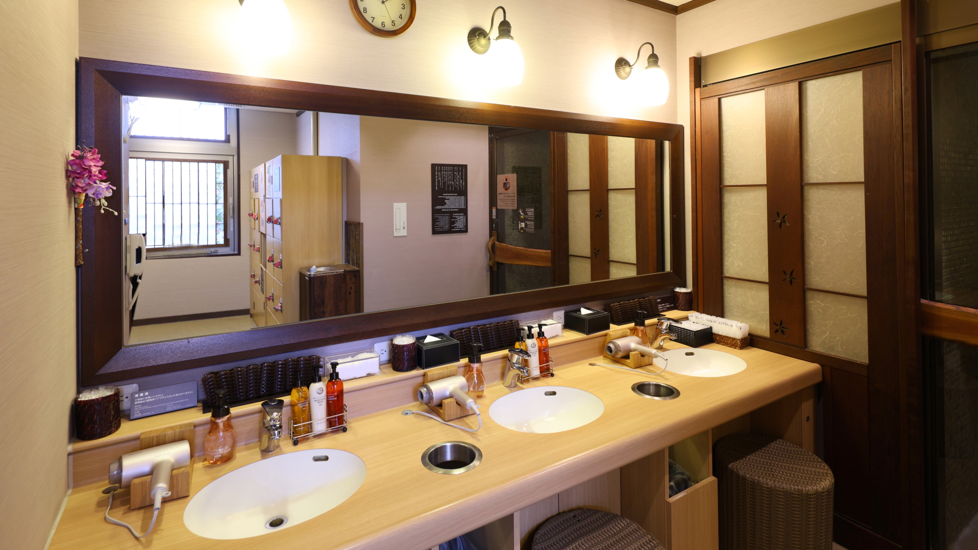 ◆【女性】脱衣所（ロッカー数：18）