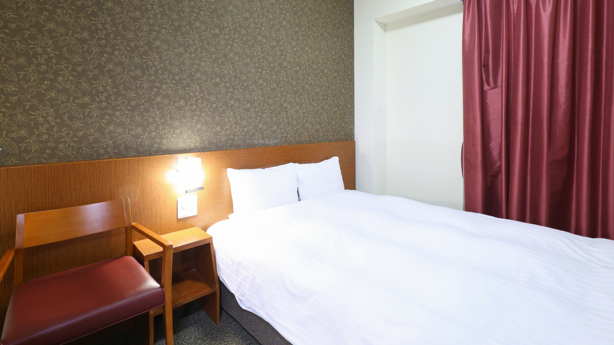 ◆ダブルルーム14.8平米 (ベッド幅139cm&times;205cm)