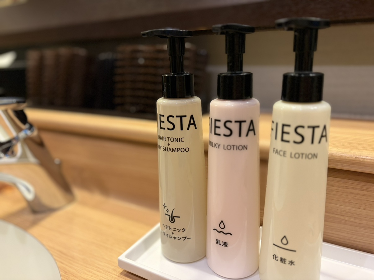 ◆【男性】FIESTAアメニティ（ヘアトニック＋ドライシャンプー、乳液、化粧水）