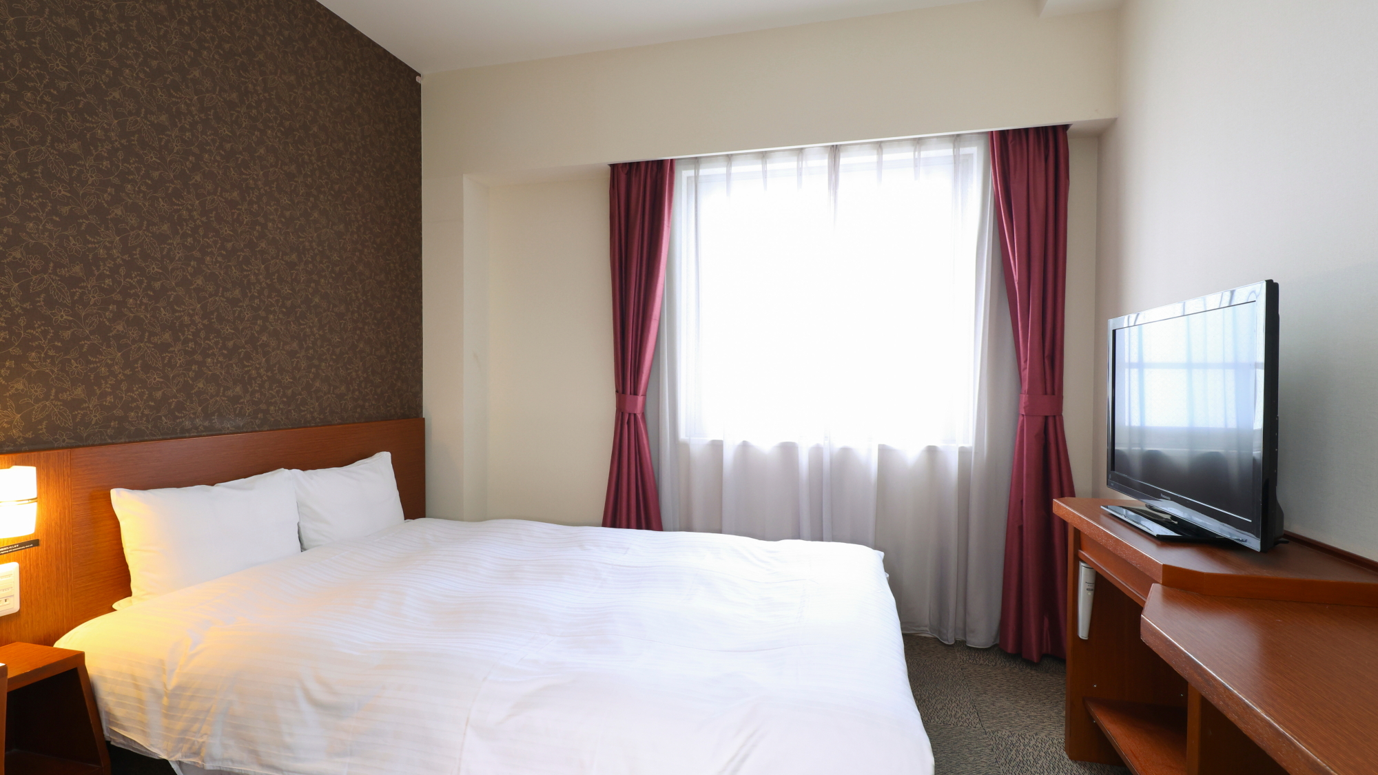 ◆ダブルルーム14.8平米 (ベッド幅139cm&times;205cm)