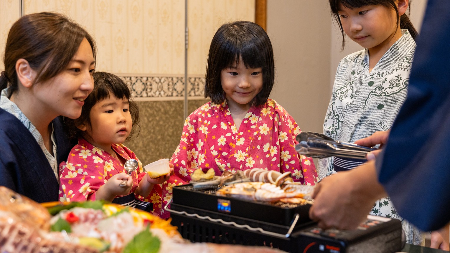 【グループ・ファミリーの天草旅☆浜焼編☆】1室4名以上のご宿泊が断然お得！食事付のお子様もカウント♪
