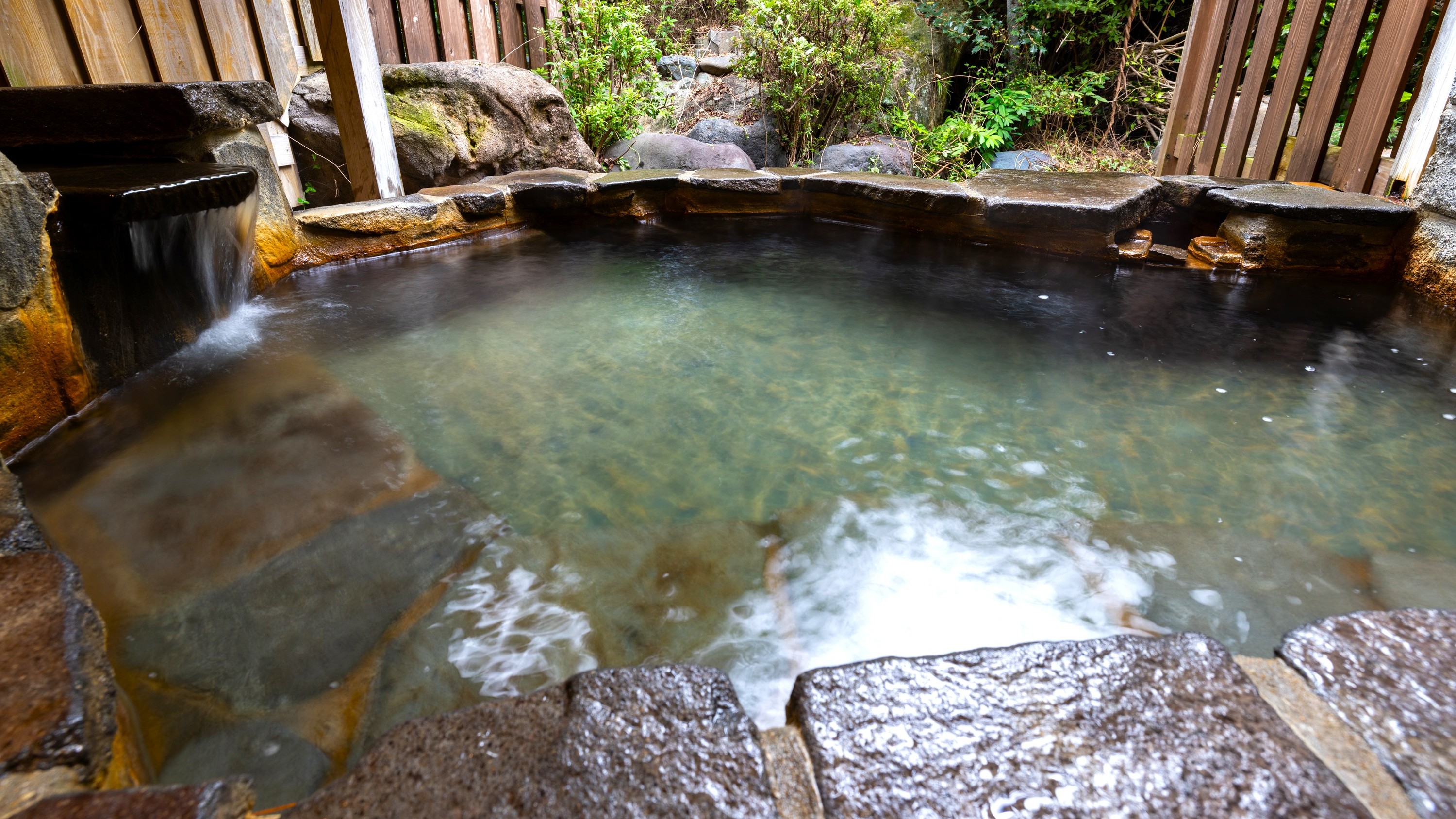 【貸切露天風呂】「こすもす」のご利用はフロントへお申し付けください。50分/1,650円