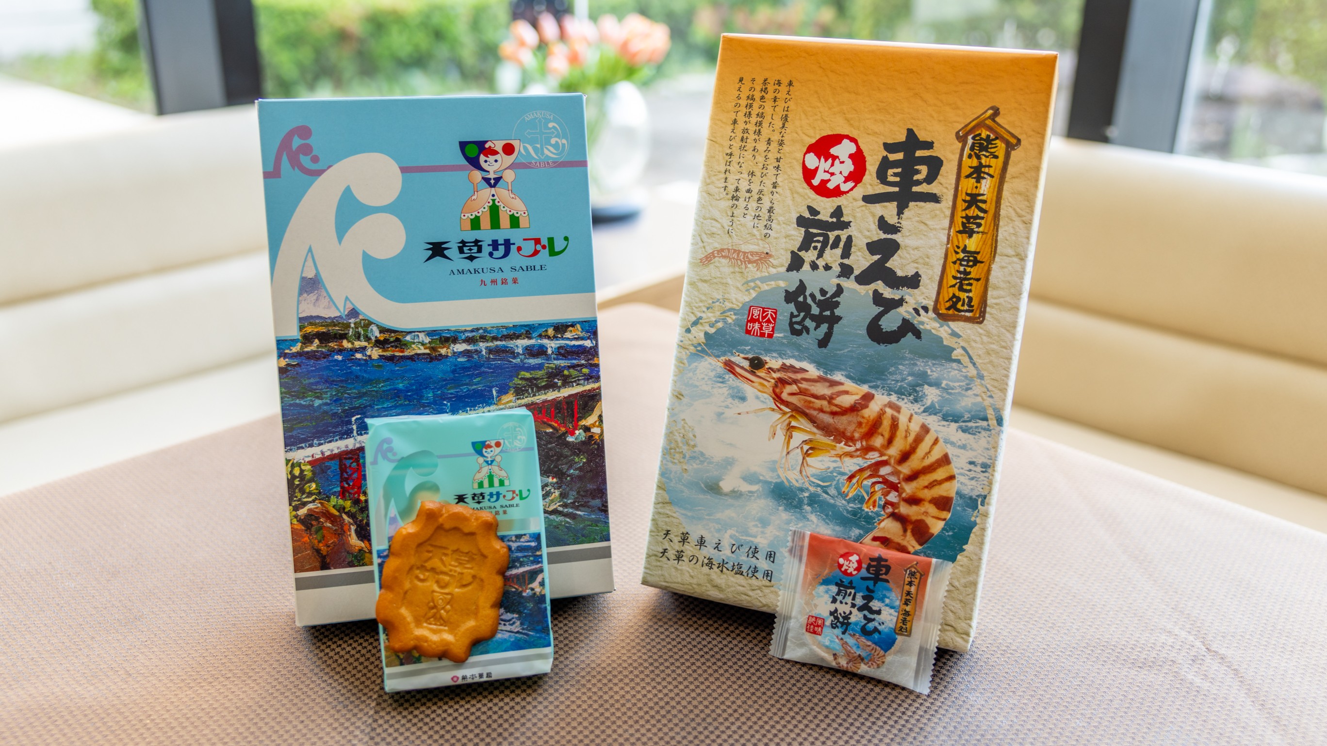 【売店】岬亭の一押し！「天草サブレ」と「車えび煎餅」
