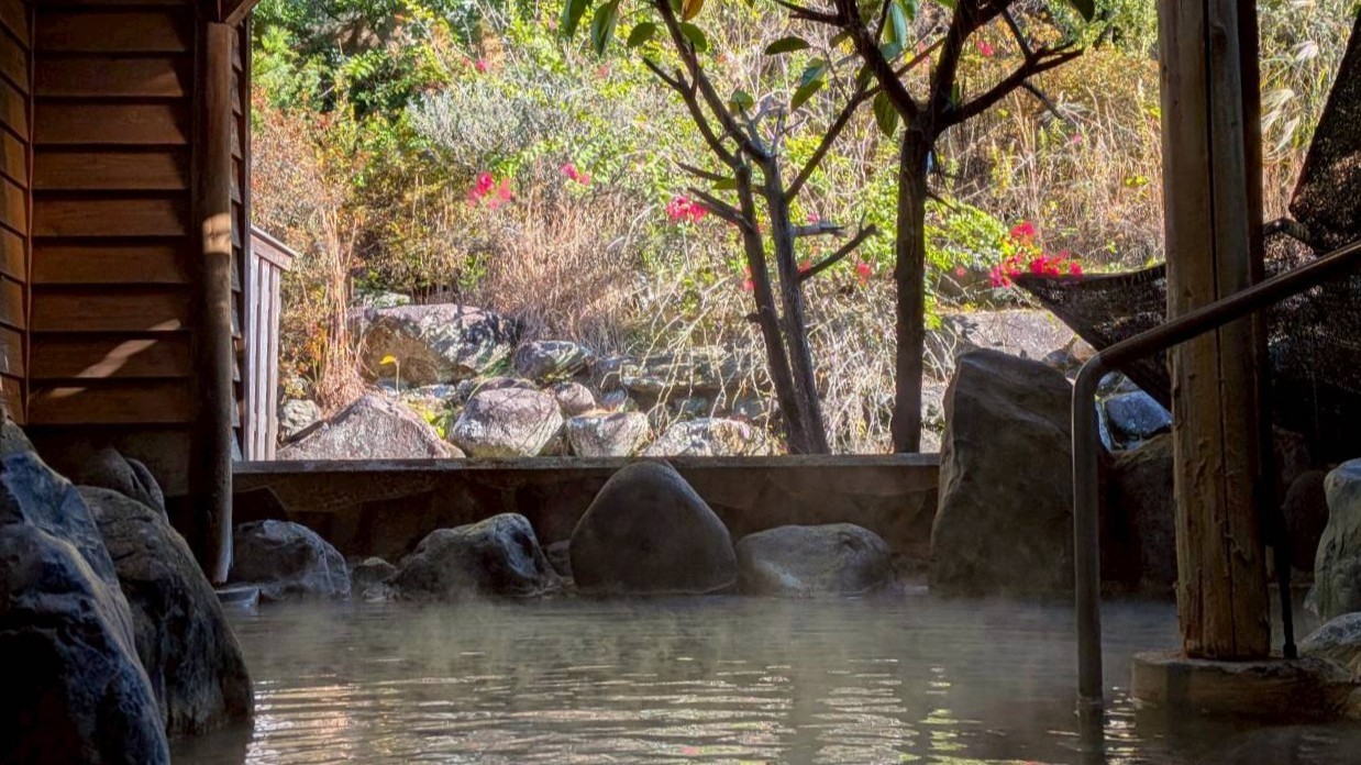 【大浴場】「姫の湯」コンパクトながらもゆっくりできる露天風呂