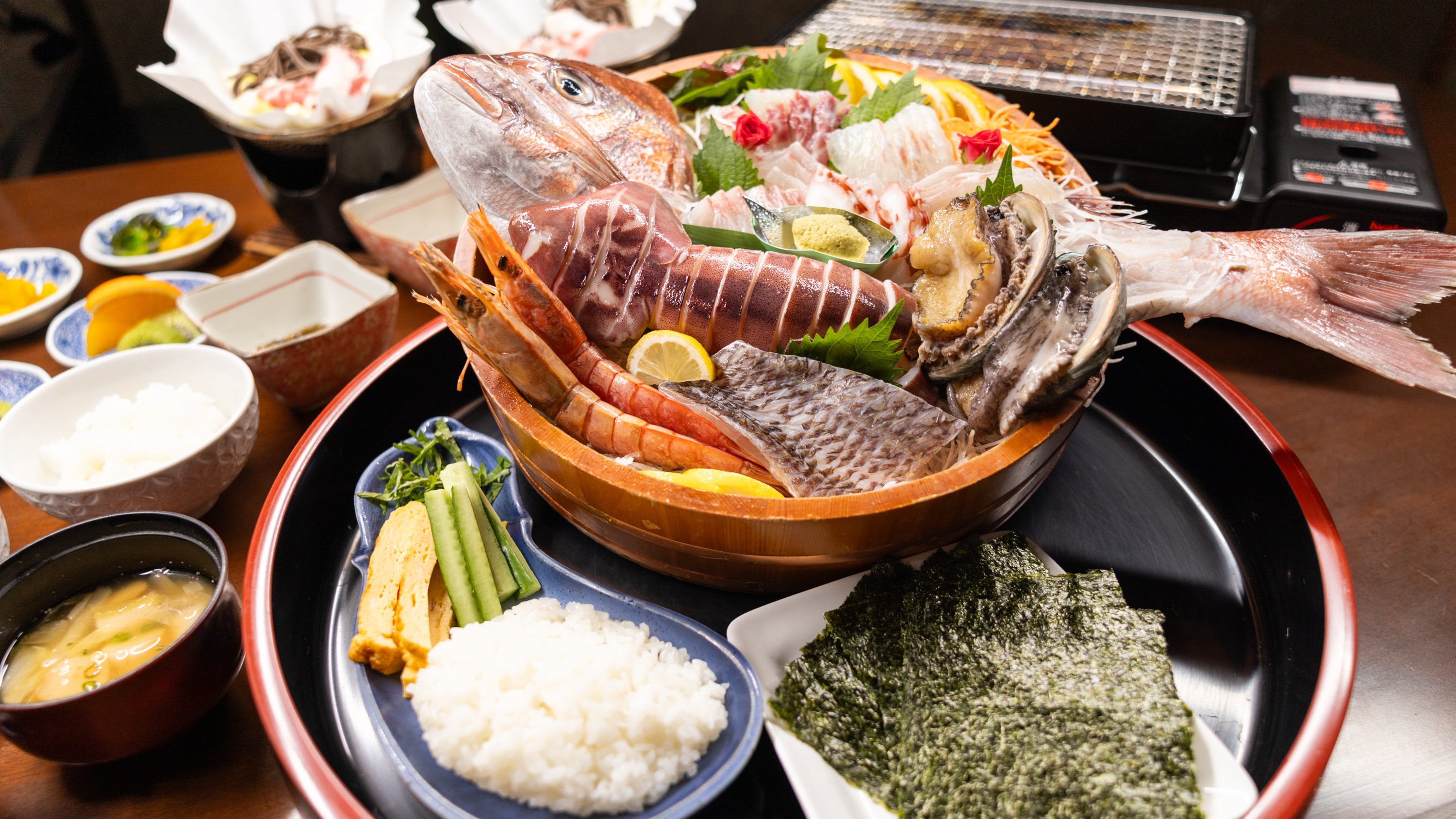 【浜焼き】豪快☆浜焼の素材とお刺身が一緒盛りに！