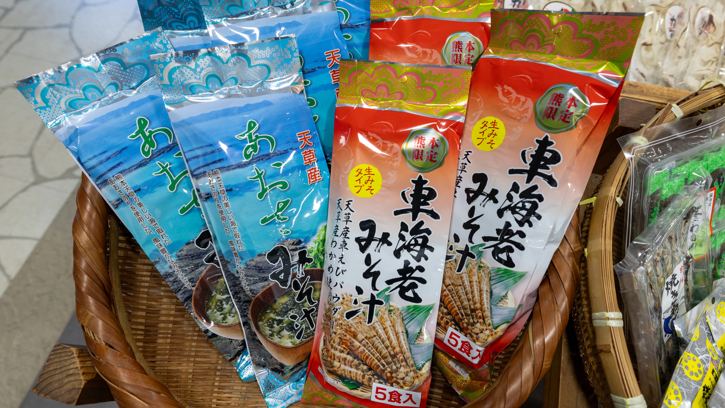 【売店】大人気！ご自宅で簡単に味わえる天草産のあおさや車海老のお味噌汁
