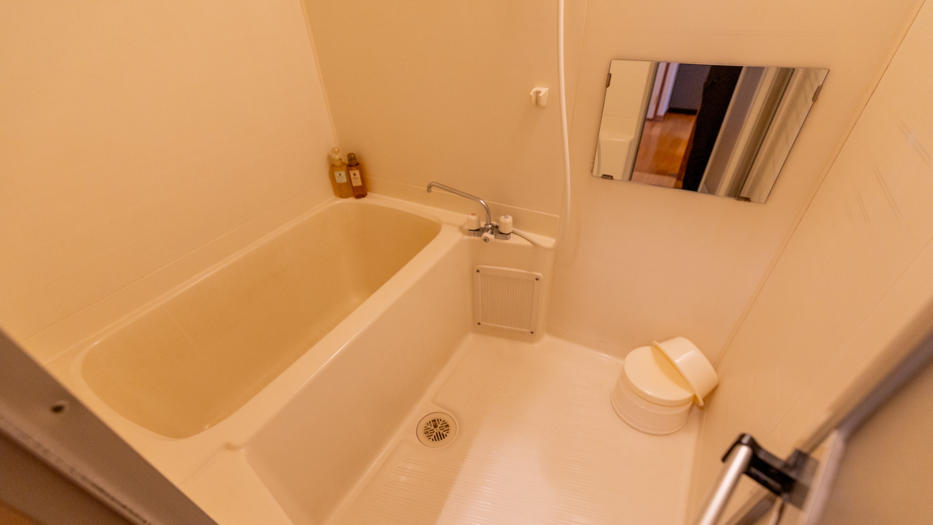 【客室】浴室　※客室によっては浴室の中に洗面台が備え付けられている場合があります。